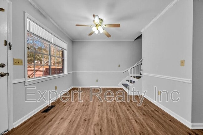 Photo - 822 Linbard Ln