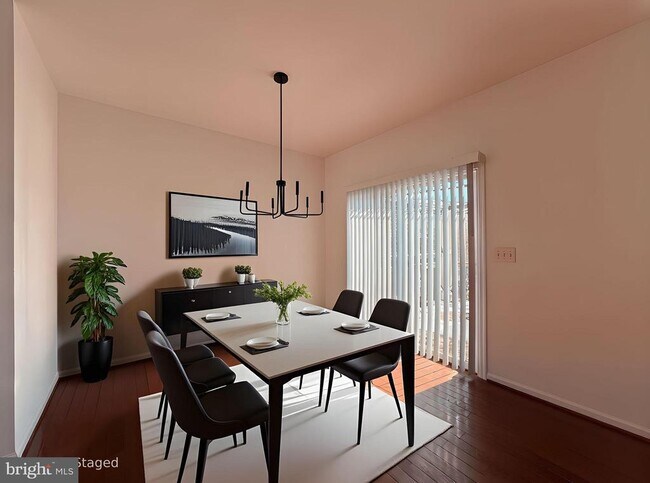 Building Photo - 439 Ginkgo Terrace NE