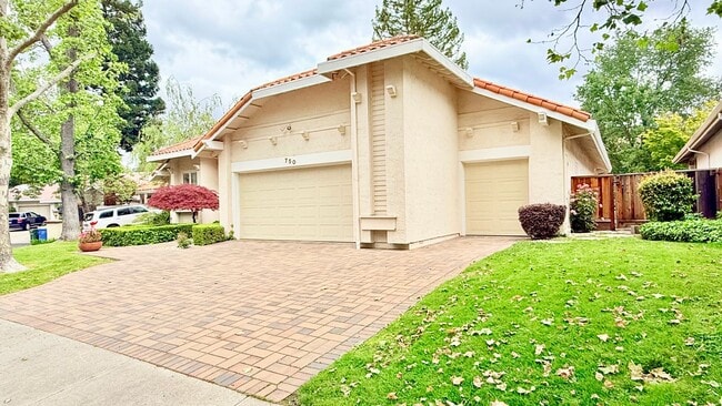 750 Liquidamber Pl