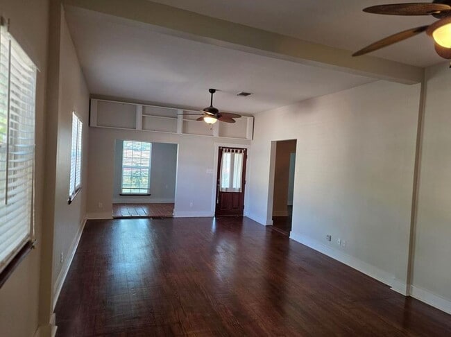 Photo - FOR LEASE!!