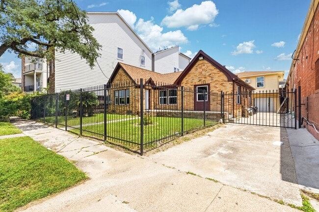 Photo - 1825 Rosedale St