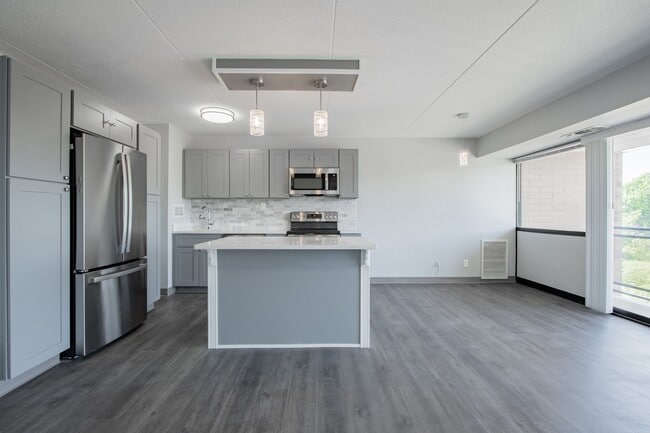 Photo - Rahway Plaza Apartments