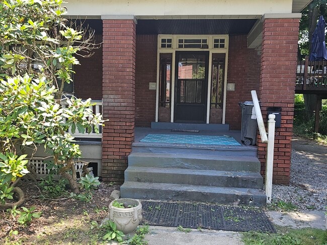 Building Photo - 146 Lee St Unit Apartment 1