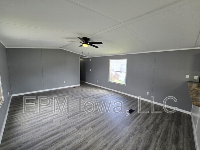 Photo - 700 W Ridgeway Ave