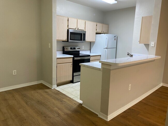 Photo - 5447 Vineland Rd