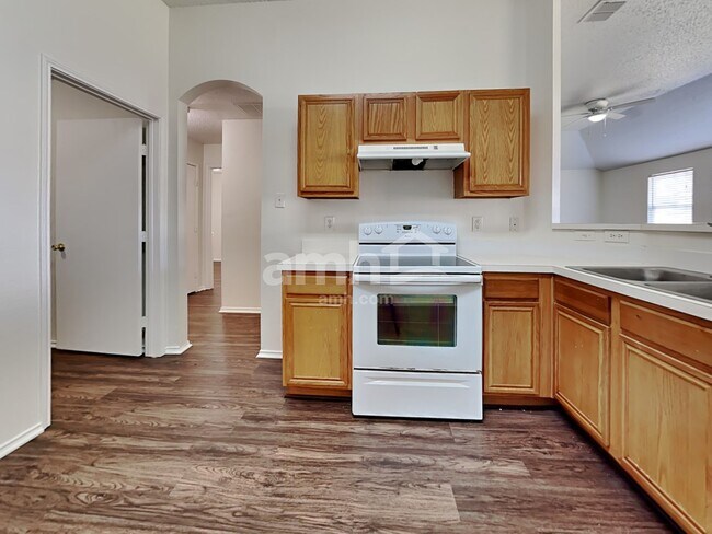 Photo - 524 Richmond Park Ln