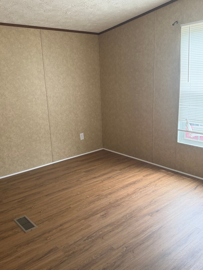 Photo - 533 Lee Rd 57