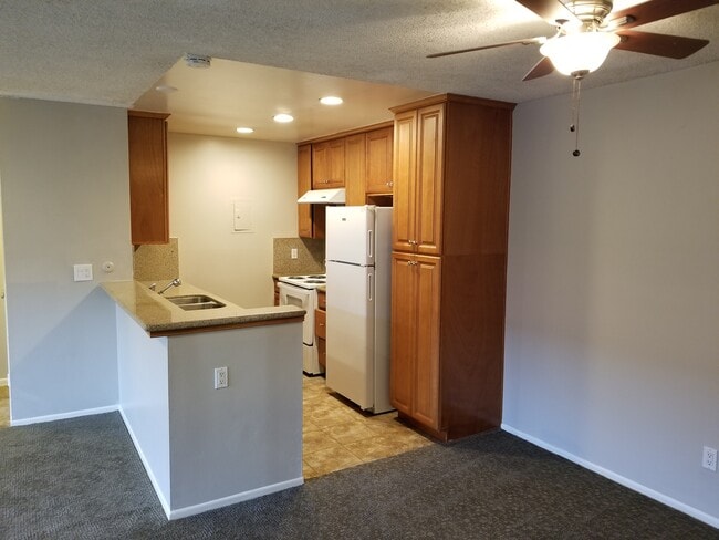 Building Photo - 2521 W Sunflower Ave Unit M5 Rental