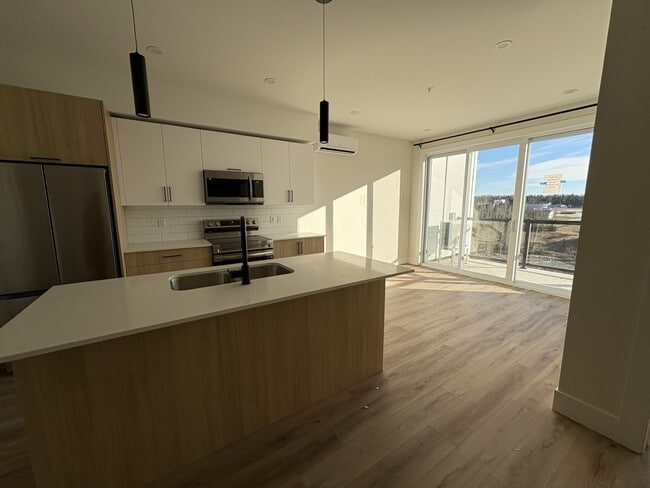 Building Photo - 1035 Melanson Rd Unit 610