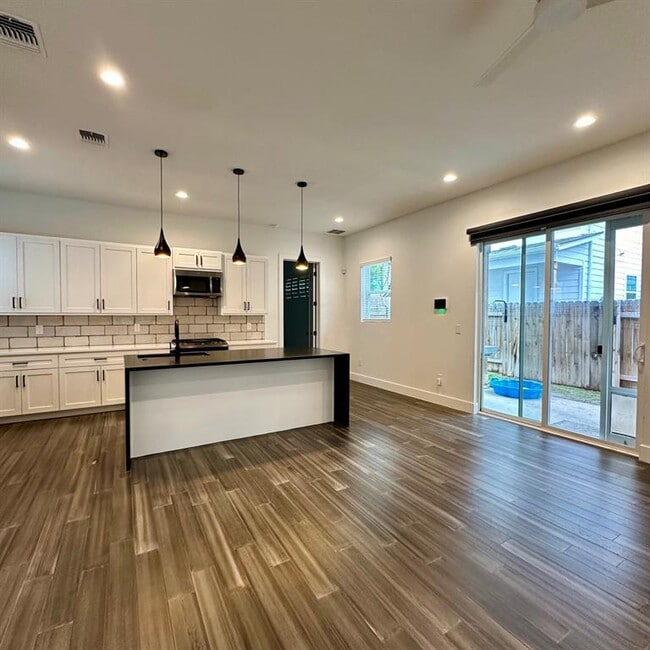 Photo - 5417 Blue Bird Ln Unit 1