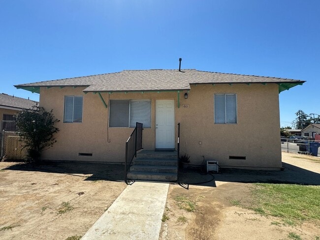 Cozy home in Wasco awaits your arrival! - ... - Cozy home in Wasco awaits your arrival! - ...