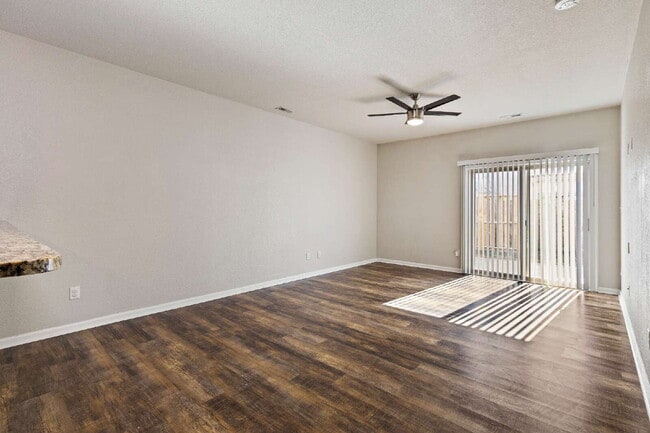 Photo - Fantastic like new townhouse in Suffolk Unit 803