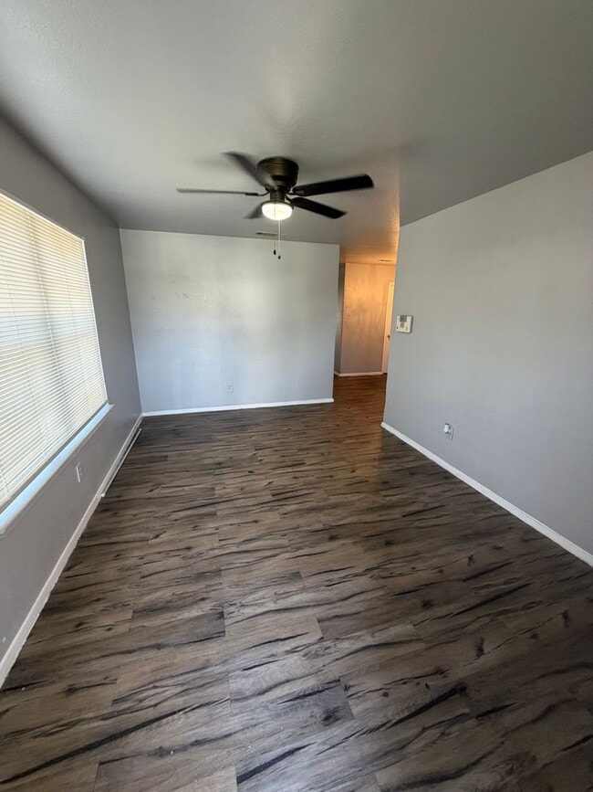 Building Photo - 5104-5106 Chapman St Unit 5106