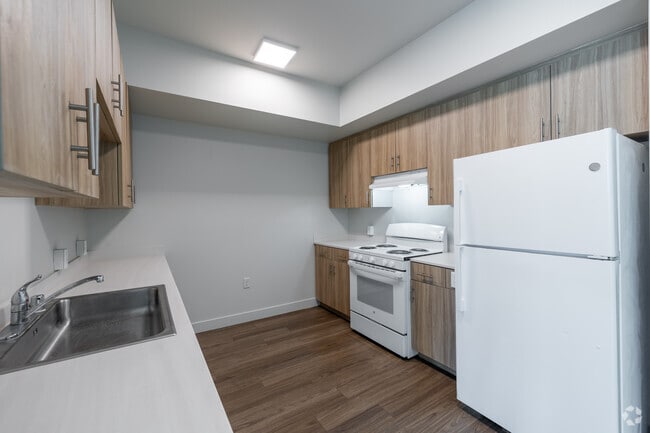 2BR, 1BA - 747SF - Kitchen