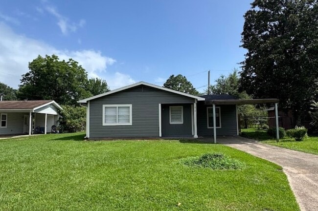 Building Photo - 1819 Lincoln Dr