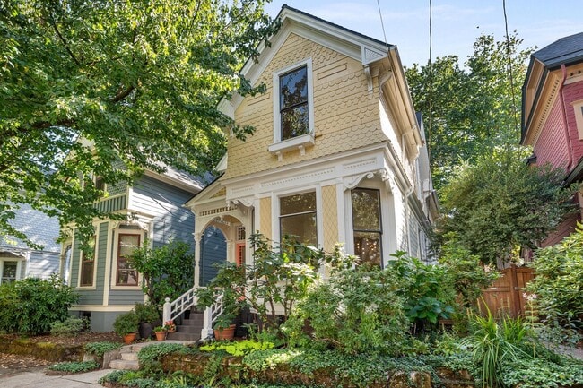 Photo - 1720 NW Hoyt St