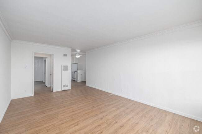 1BR, 1BA - 900SF - Living Room