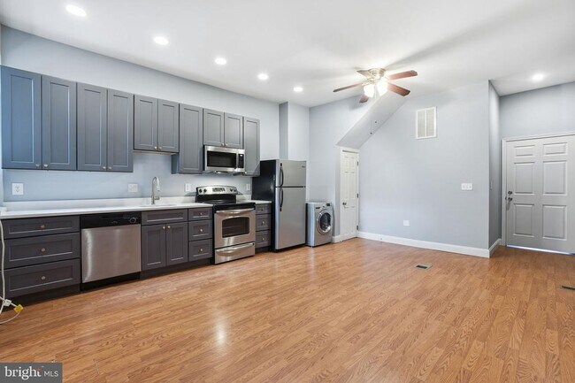 Building Photo - 1440 Fairmont St NW Unit 3