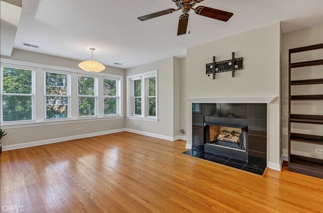 Photo - 3011 W Gunnison St Unidad 2E