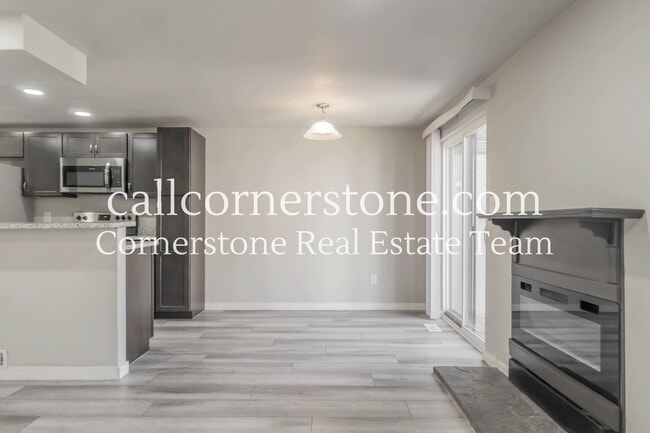 4877 Bluestem Dr