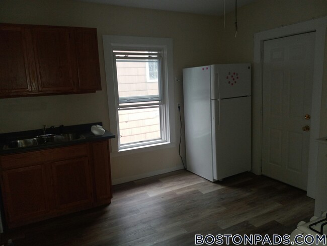 Building Photo - 94 River St Rental