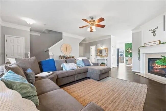 Photo - 615 Market Pl Ln