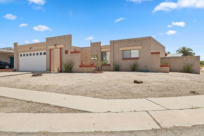 Building Photo - Southeast 3 Bedroom 2 Bath Home with No HOA