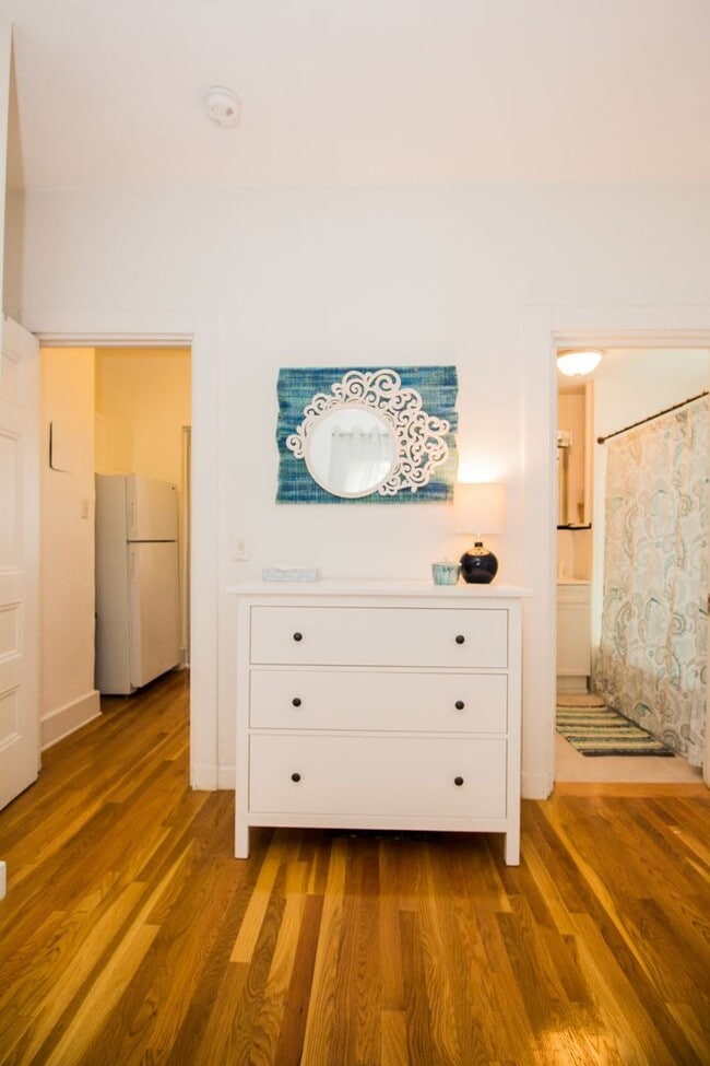 Photo - 1Br/1Bth unit! Hot Water included. Great location!