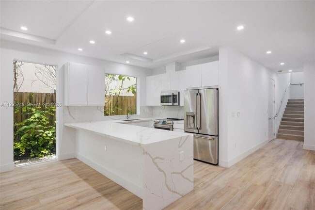 Photo - 3162 Plaza St