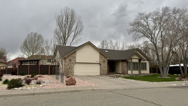 Photo - 201 Riverwood Dr