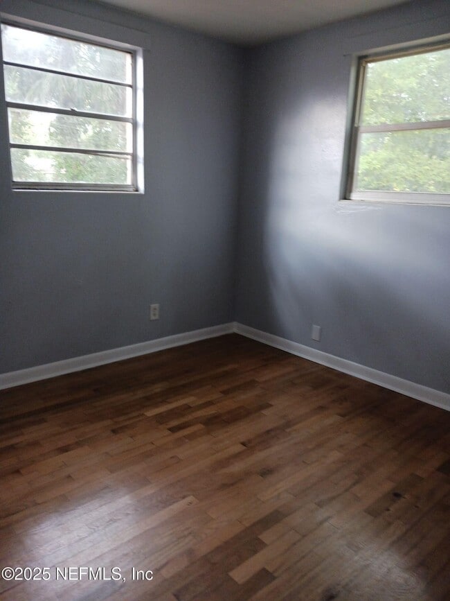 Photo - 1151 W 25th St