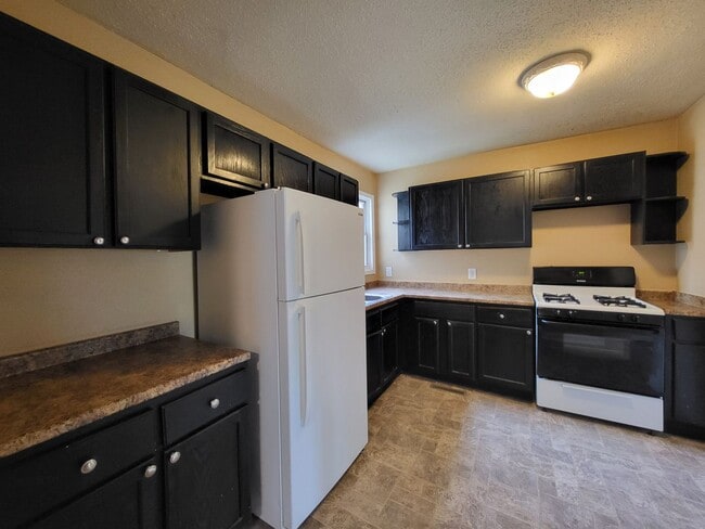 Photo - 4 Bedroom, 2 bathroom home!