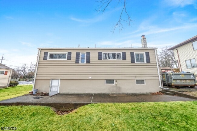 8 Claremont Ave