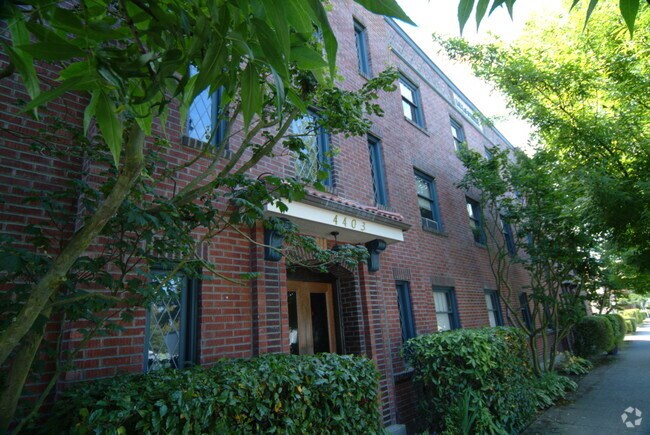 Photo - Nelsonian Apartments