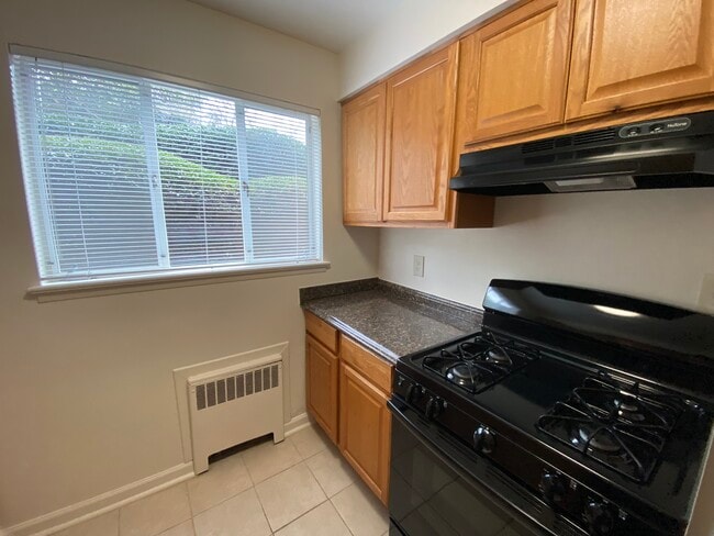 Photo - Westover Court Apartments