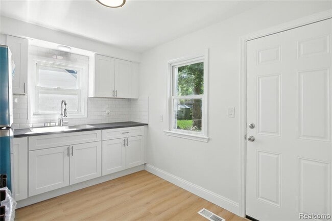 Photo - 429 W Bernhard Ave