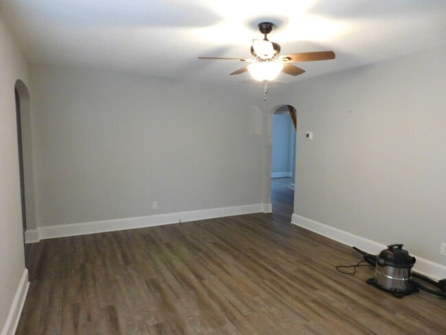 Photo - 418 Church Rd