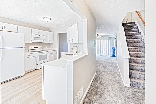 Photo - 2 bedroom, 2.5 bath end unit townhome in Newark
