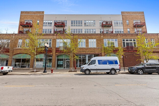 Building Photo - 1225 W Morse Ave Unit 304