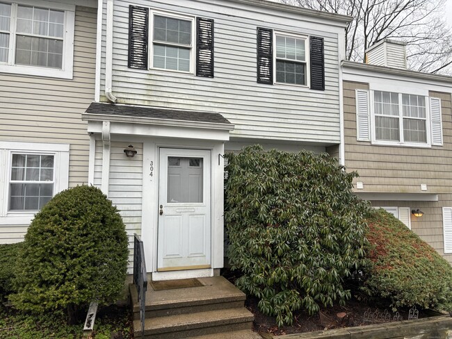 93 Park Ave Condo Unit 304 - Condo for Rent in Danbury, CT | ForRent.com