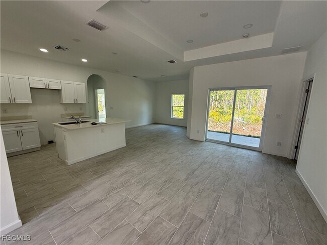 Photo - 1047 Hobart St