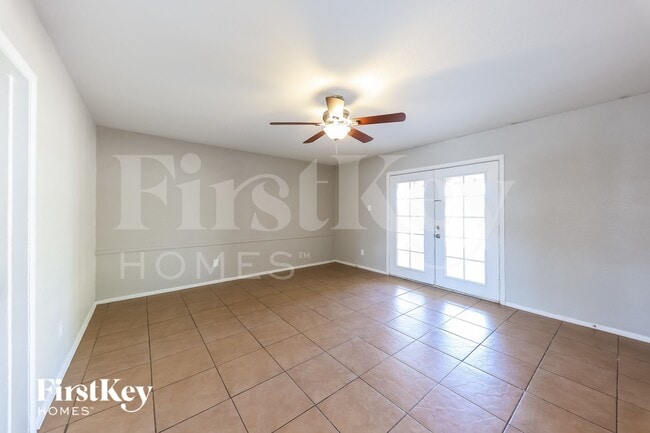 Photo - 5702 N 19th Dr