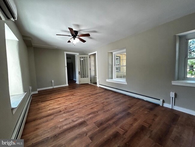 Building Photo - 1239 Salford St Unit 2