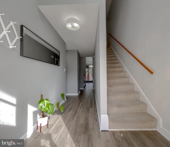 Photo - 45632 Longfields Village Dr