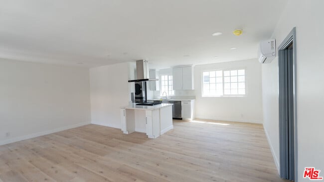 Photo - 835 S Sherbourne Dr Condo Unit 9