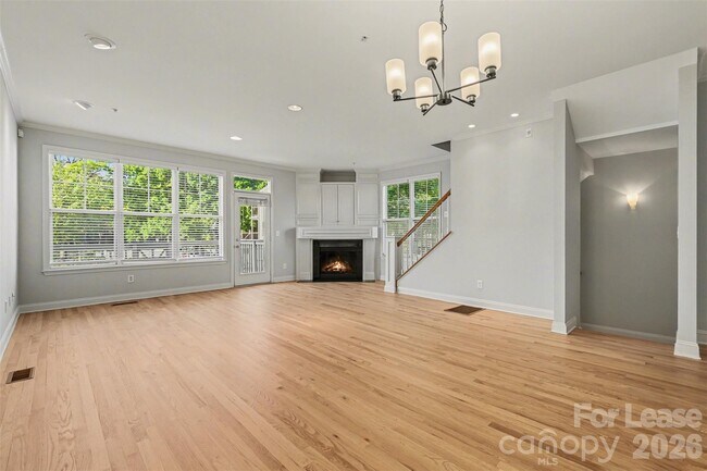 841 W 4th St