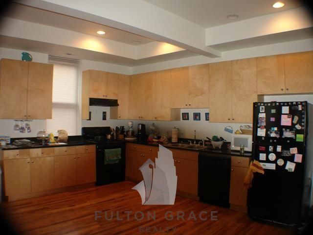 Photo - 1260 N Greenview Ave