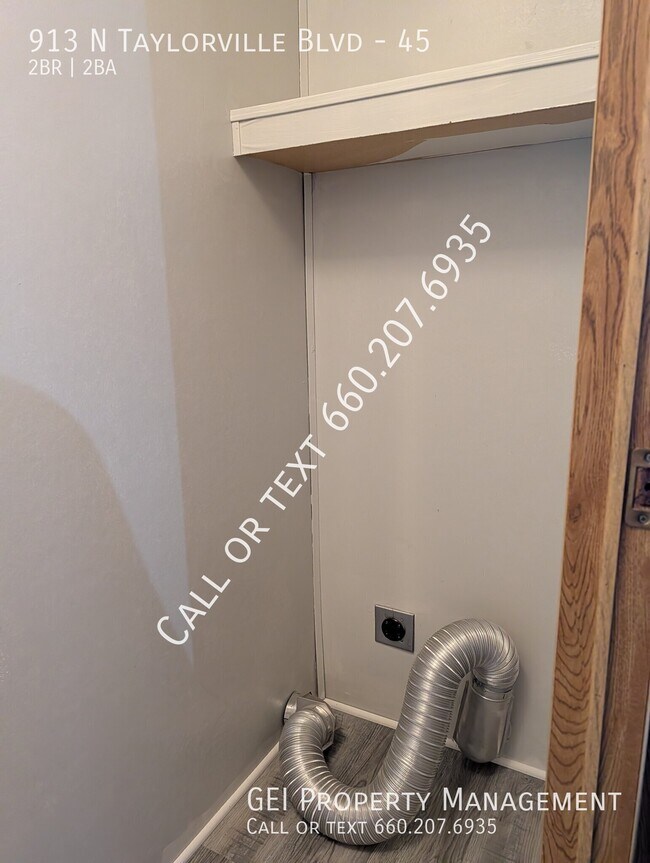 Photo - 913 N Taylorville Blvd