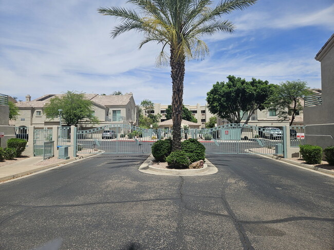 Building Photo - 7520 E Earll Dr Unit 47