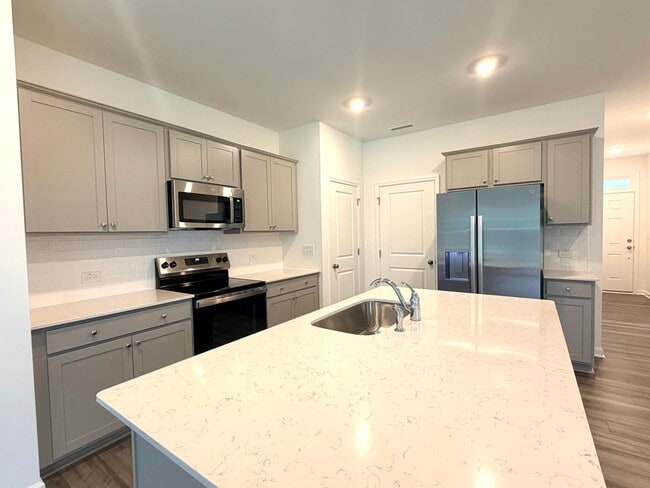 Photo - ~~ Luxurious End Unit 3-bedroom Townhome ~~